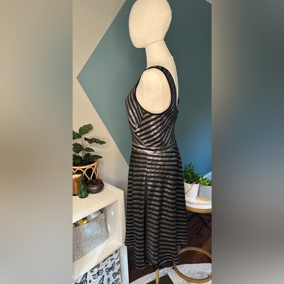 Karen Millen Metallic Striped Fit & Flare Cocktail Formal Dress Size 12 US/16 UK - Picture 2 of 11